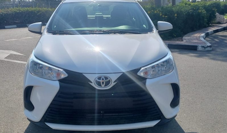 Toyota Yaris MID full